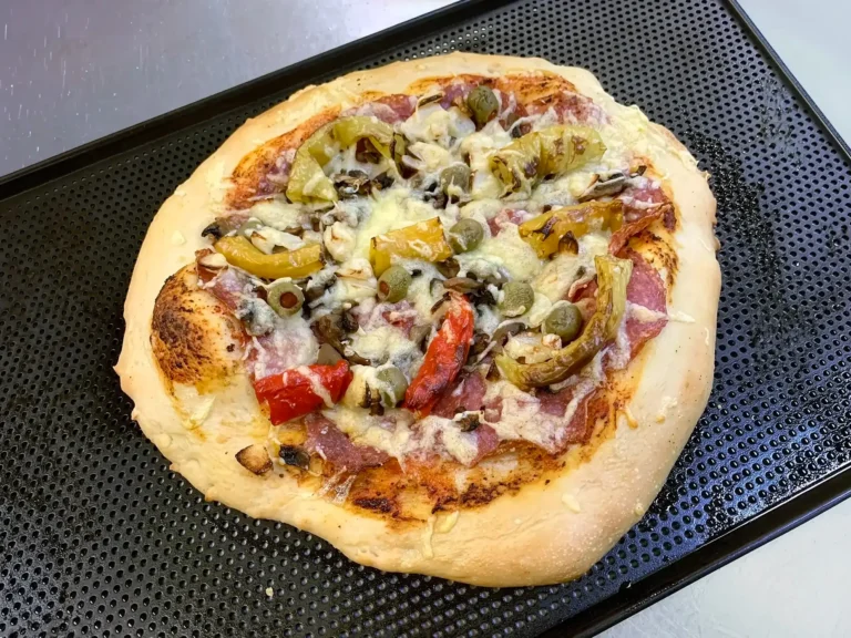 Pizza selbst kreieren beim Schmankerlwirt in Vorderweißenbach im Mühlviertel